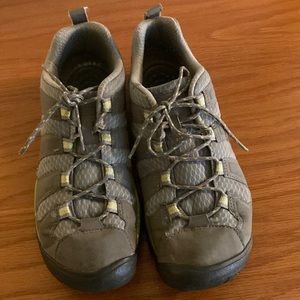 Keen - women’s size 10 hiking shoes; price has been dropped 12%!!